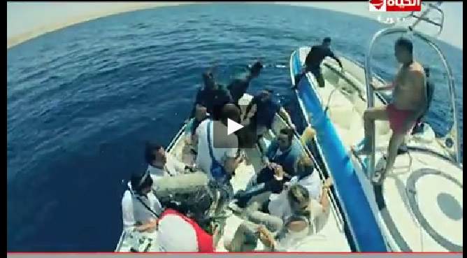 بالفيديو الإعلامية ريهام سعيد تقفز في البحر وتفضل الغرق على الاغتصاب في مقالب "فؤش في المعسكر"