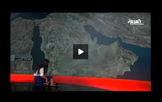 سقوط مذيعة العربية على الأرض خلال تقديمها لنشرة الأخبار الجوية