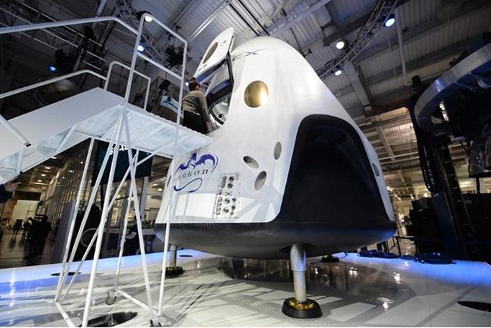 ناسا أعلنت بوينغ وسبيس إكس سوف يشغلان أول مركبة تجارية فضائية عام 2017