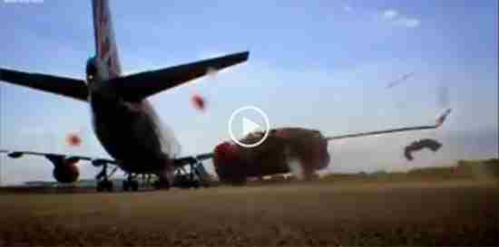 بالفيديو طائرة تحطم سيارة بهواء محركاتها القوي