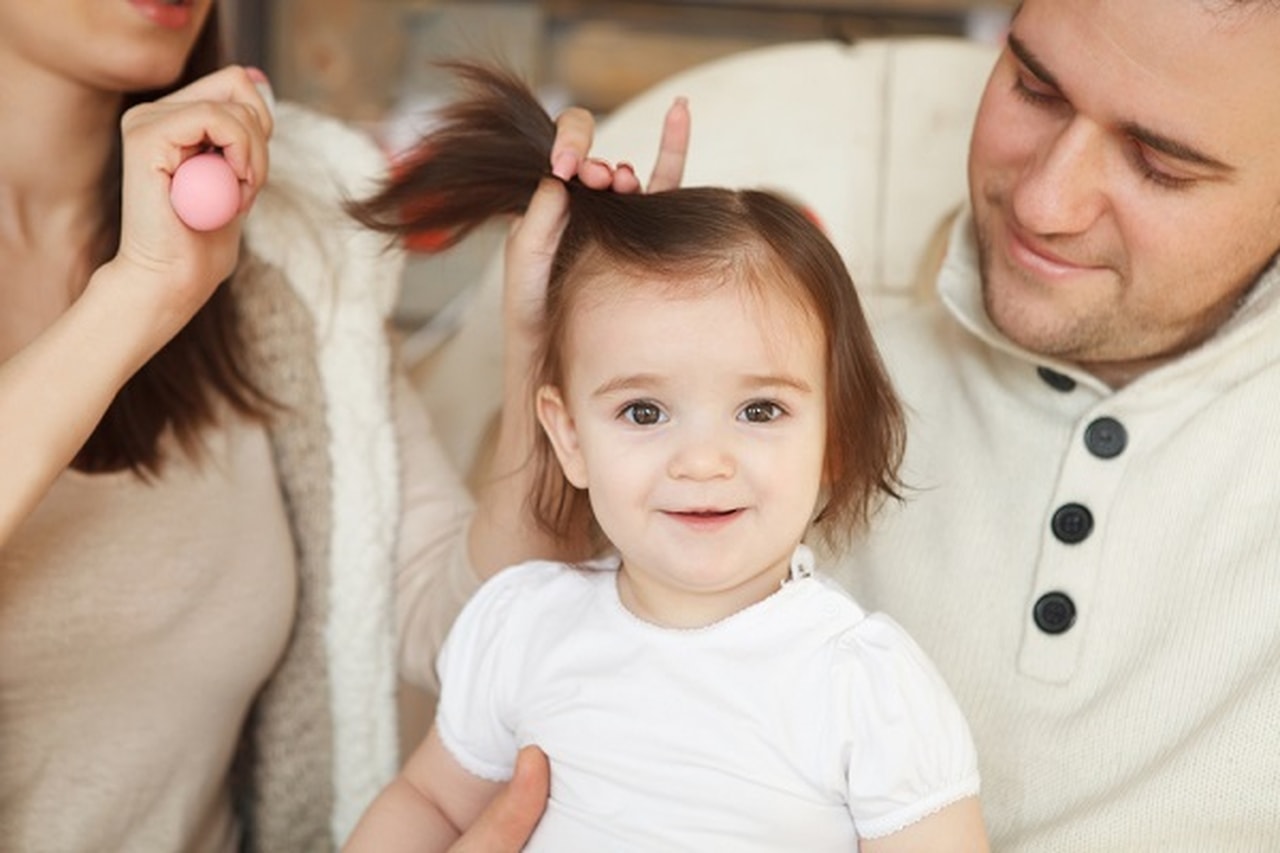 لزيادة كثافة و طول شعر طفلك إليك هذه الطرق